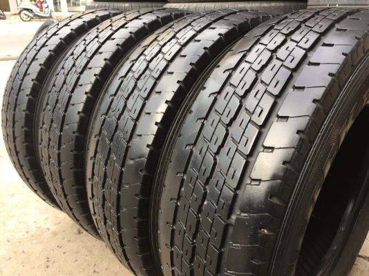 ยาง Dunlop 195 R 14 ปี 15 ครบชุด 4 เส้น 4500 สภาพสวยๆไม่บวมไม่กินข้าง ดอกยางเหลือเยอะเอาไปวิ่งกันใด้