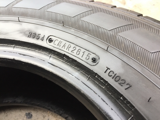ยาง Dunlop 195 R 14 ปี 15 ครบชุด 4 เส้น 4500 สภาพสวยๆไม่บวมไม่กินข้าง ดอกยางเหลือเยอะเอาไปวิ่งกันใด้