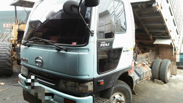 รถฮีโน่ 6 ล้อดั้ม FC4J 145 แรงม้า. ปี 44. สนใจติดต่อ 081 - 6079515