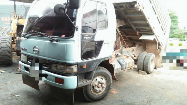 รถฮีโน่ 6 ล้อดั้ม FC4J 145 แรงม้า. ปี 44. สนใจติดต่อ 081 - 6079515