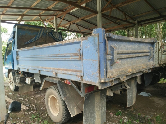 รถอีซูซุ 6 ล้อดั้ม NPR 130 แรงม้า ปี 48. สนใจติดต่อ 081 - 6079515