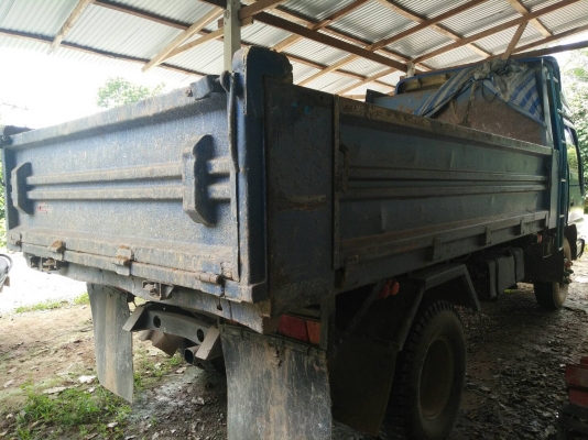 รถอีซูซุ 6 ล้อดั้ม NPR 130 แรงม้า ปี 48. สนใจติดต่อ 081 - 6079515