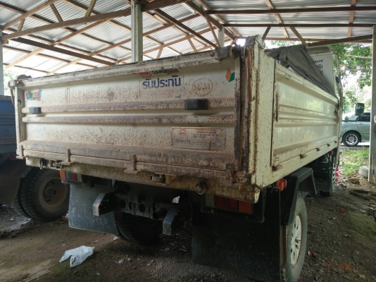 รถอีซูซุ 6 ล้อดั้ม NPR 150 แรงม้า ปี 56. , ( รถวิ่ง 1xx,xxx กม. ) สนใจติดต่อ 081 - 6079515
