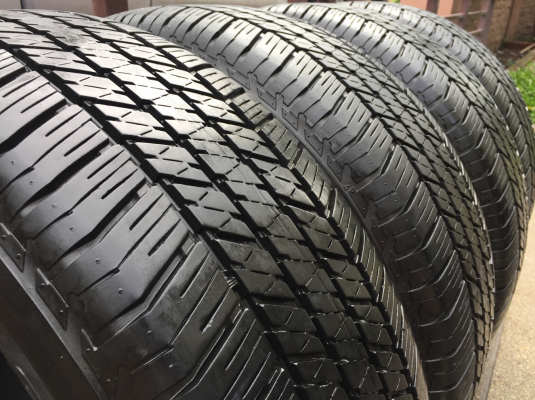 ยาง Bridgestone 265 60 18 ปลายปี16 ดอกเต็ม ไม่มีปะ ใช้ยาว ราคาไม่แพง