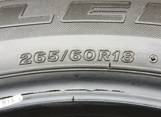 ยาง Bridgestone 265 60 18 ปลายปี16 ดอกเต็ม ไม่มีปะ ใช้ยาว ราคาไม่แพง