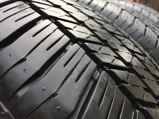 ยาง Bridgestone 265 60 18 ปลายปี16 ดอกเต็ม ไม่มีปะ ใช้ยาว ราคาไม่แพง