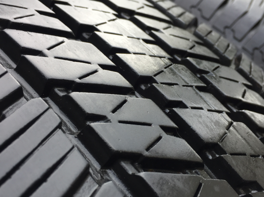 ยาง Bridgestone 265 60 18 ปลายปี16 ดอกเต็ม ไม่มีปะ ใช้ยาว ราคาไม่แพง