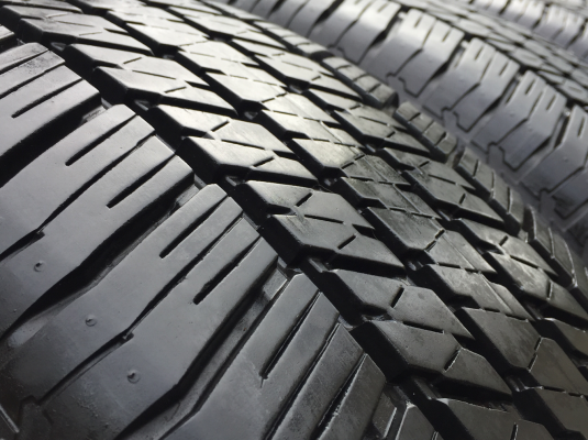 ยาง Bridgestone 265 60 18 ปลายปี16 ดอกเต็ม ไม่มีปะ ใช้ยาว ราคาไม่แพง