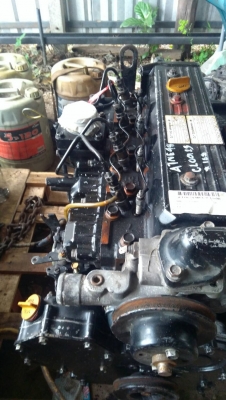 เครื่องยนต์ YANMAR 4 สูบ เป็นเครื่องเก่านอก ใส่รถตัก รถฟอร์คลิฟต์