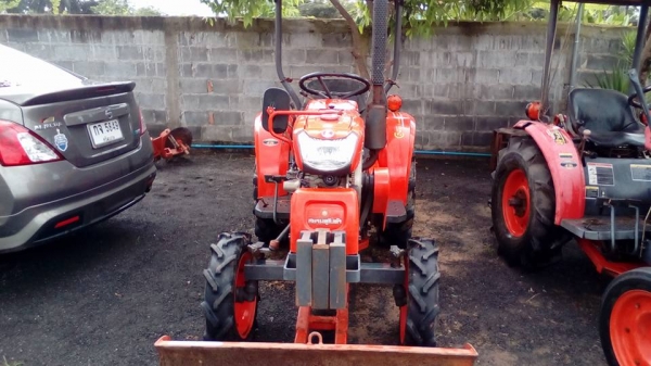 KUBOTA  KRT 140 สวยๆๆพร้อมใช้ อุปกรณ์ ดันหน้า พาลหลังสวย เล่มทะเบียนเอกสารพร้อม