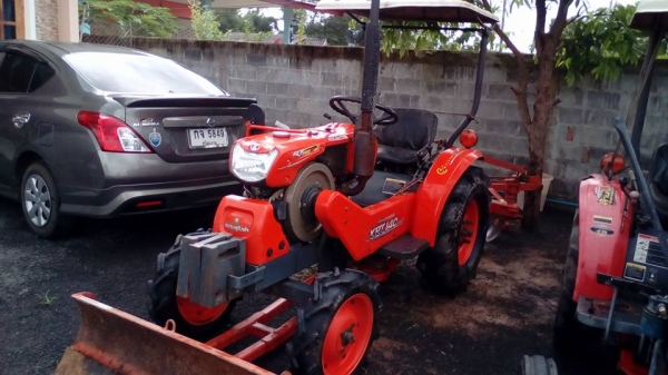 KUBOTA  KRT 140 สวยๆๆพร้อมใช้ อุปกรณ์ ดันหน้า พาลหลังสวย เล่มทะเบียนเอกสารพร้อม