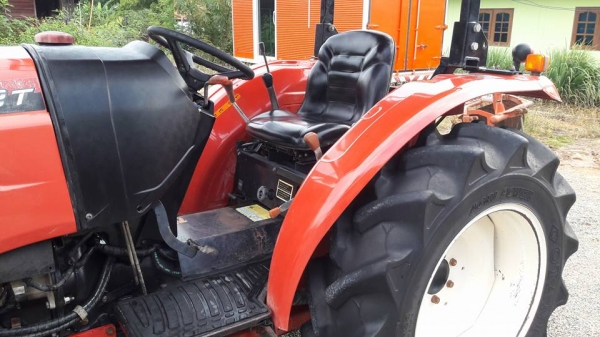 ขายรถไถyanmar EF393T ดันหน้า+ผาน6 เดิมๆรถปี2556 พร้อมใช้งาน โทร 0872016577
