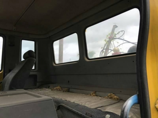 ขาย 365,000  HINO PROFIA 2 เพลา เครื่อง EP100-285 แรง หัวบาง ยางดี คัสชีสวย เอกสารเล่มทะเบียน รถอยู่ จ.อุบล 090-772-3710 090-772-3708