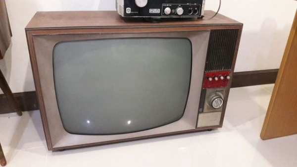 ขายทีวีเก่าโบราณ ยี่ห้อฟิลลิปส์