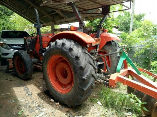 ขาย 385,000 KUBOTA M 7040. ปี 53 ชั้วโมงทำงาน 4,110  เครื่องดี ปั้มแรง เกียร์ไม่ดัง หางไม่ตก อุปกรณ์  หางหก ใบมีด เอกสารเล่ม   รถอยู่ จ.ร้อยเอ็ด 090-772-3710 090-772-3708