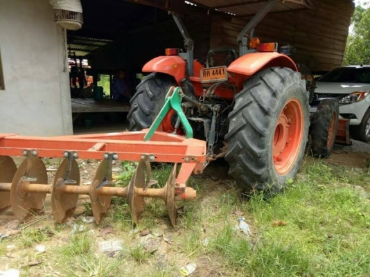 ขาย 385,000 KUBOTA M 7040. ปี 53 ชั้วโมงทำงาน 4,110  เครื่องดี ปั้มแรง เกียร์ไม่ดัง หางไม่ตก อุปกรณ์  หางหก ใบมีด เอกสารเล่ม   รถอยู่ จ.ร้อยเอ็ด 090-772-3710 090-772-3708