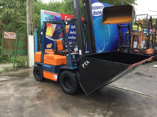 ขายรถโฟล์คลิฟท์สำหรับตักยางพาราตักยางถ้วยตักทะลายปาล์ม