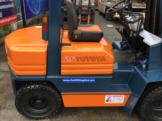 ขายรถโฟล์คลิฟท์สำหรับตักยางพาราตักยางถ้วยตักทะลายปาล์ม