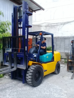 +++ ขายโฟล์คลิฟท์  KOMATSU FD40-7  ขนาด  4  ตัน  เครื่องยนต์ดีเซล  เสา  4.5  เมตร  งาสไลด์ซ้าย + ขวา  เกียร์ออโตเมติค  ยางตันใหม่ครับ