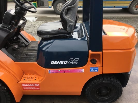 ขายรถโฟลค์ลิฟท์มือสองสำหรับตักก้อนยางพาราตักทะลายปาล์ม