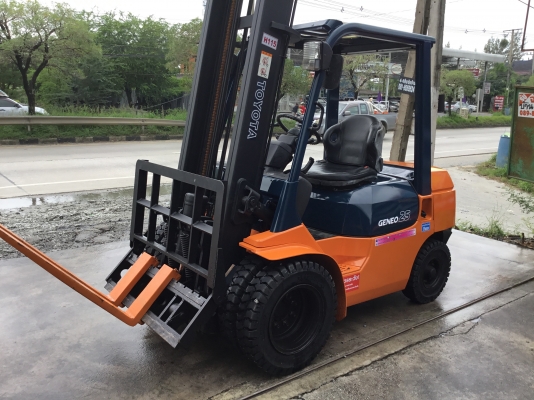 ขายรถโฟลค์ลิฟท์มือสองสำหรับตักก้อนยางพาราตักทะลายปาล์ม