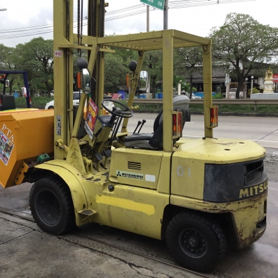 ขายรถโฟล์คลิฟท์มือสองสำหรับตักยางพาราตักทะลายปาล์มขนาด2.5ตัน