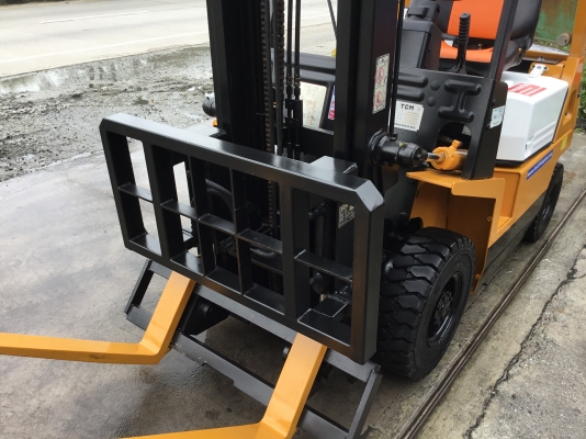 ขายรถโฟล์คลิฟท์มือสองสำหรับตักก้อนยางพาราตักยางถ้วยตักเศษยาง