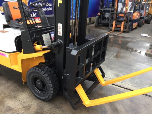 ขายรถโฟล์คลิฟท์มือสองสำหรับตักก้อนยางพาราตักยางถ้วยตักเศษยาง