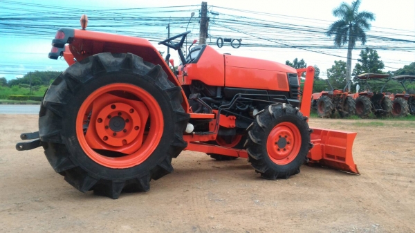 ขายรถไถ KUBOTA L3408 ยางใหม่ 4 เส้น พร้อมดันหน้า เครื่องดี เกียร์ดี ไฮดี ทะเบียนพร้อมโอน ราคา 198,000 ราคาต่อรองได้ สนใจโทรคุยกันก่อนได้ครับ มีรถขนส่งบริการทั่วไทย ร้านสามย่านแทรคเตอร์ อ.แกลง จ.ระยอง โทร 0818618678 ,0899347475 id line=0818618678 id line=0