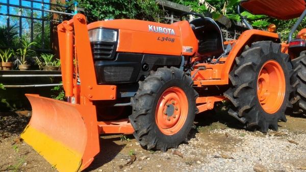 ขายรถไถ KUBOTA L3408 ยางใหม่ 4 เส้น พร้อมดันหน้า เครื่องดี เกียร์ดี ไฮดี ทะเบียนพร้อมโอน ราคา 198,000 ราคาต่อรองได้ สนใจโทรคุยกันก่อนได้ครับ มีรถขนส่งบริการทั่วไทย ร้านสามย่านแทรคเตอร์ อ.แกลง จ.ระยอง โทร 0818618678 ,0899347475 id line=0818618678 id line=0