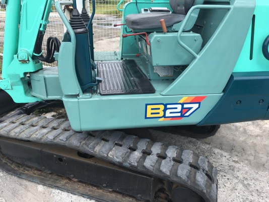 รถขุดเล็ก Yanmar B27-2 สภาพสวยๆเก่านอก สภาพแน่นทั้งคัน  ชั่วโมงน้อย แทรคยางหนา พร้อมลงงาน สนใจติดต่อ Line ID: Kongniwatsiri