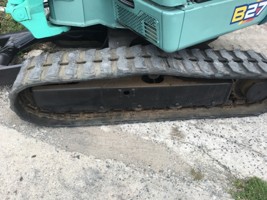 รถขุดเล็ก Yanmar B27-2 สภาพสวยๆเก่านอก สภาพแน่นทั้งคัน  ชั่วโมงน้อย แทรคยางหนา พร้อมลงงาน สนใจติดต่อ Line ID: Kongniwatsiri