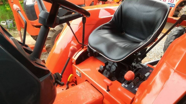 ขายรถไถ KUBOTA L3408 DI พร้อมดันหน้าเครื่องดี เกียร์ดี ไฮดี ซีลหน้า+หลังใหม่ เปลี่ยนถ่ายของเหลวทั้งคัน พร้อมใช้งาน ราคา 210,000 ราคาต่อรองได้ สนใจโทรคุยกันก่อนได้ครับ มีรถขนส่งบริการทั่วไทย ร้านสามย่านแทรคเตอร์ อ.แกลง จ.ระยอง โทร 0818618678 ,0899347475 id