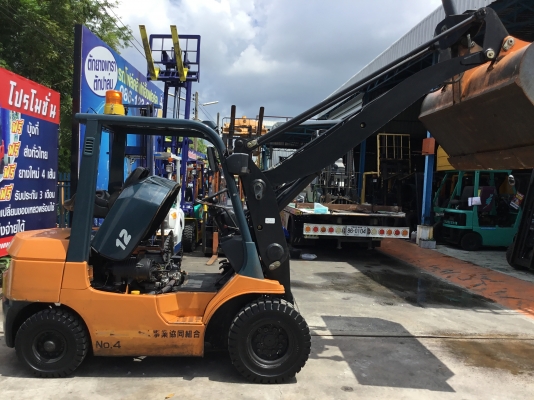 ขายรถโฟล์คลิฟท์มือสองนำเข้าจากประเทศญี่ปุ่นสำหรับตักยางพาราตักทะลายปาล์มตักหินทรายและของเก่า