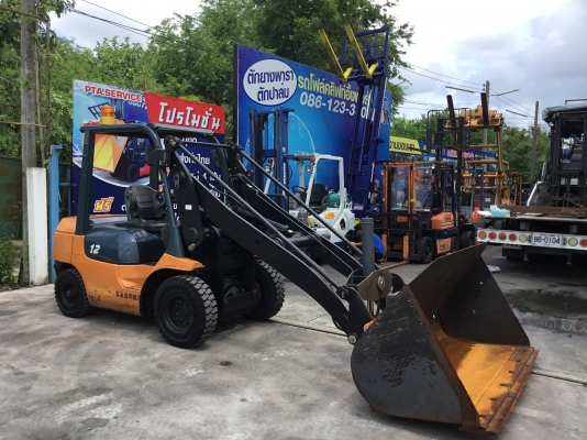 ขายรถโฟล์คลิฟท์มือสองนำเข้าจากประเทศญี่ปุ่นสำหรับตักยางพาราตักทะลายปาล์มตักหินทรายและของเก่า