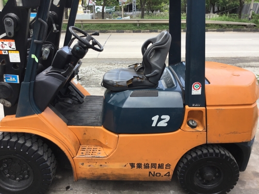 ขายรถโฟล์คลิฟท์มือสองนำเข้าจากประเทศญี่ปุ่นสำหรับตักยางพาราตักทะลายปาล์มตักหินทรายและของเก่า