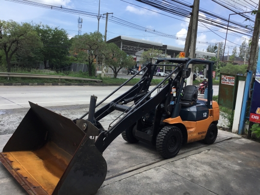 ขายรถโฟล์คลิฟท์มือสองนำเข้าจากประเทศญี่ปุ่นสำหรับตักยางพาราตักทะลายปาล์มตักหินทรายและของเก่า