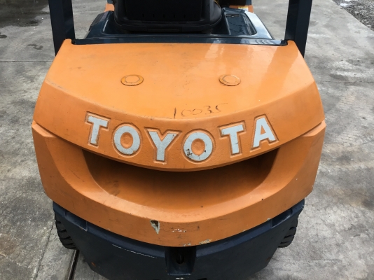 ขายรถโฟล์คลิฟท์มือสองนำเข้าจากประเทศญี่ปุ่นสำหรับตักยางพาราตักทะลายปาล์มตักหินทรายและของเก่า