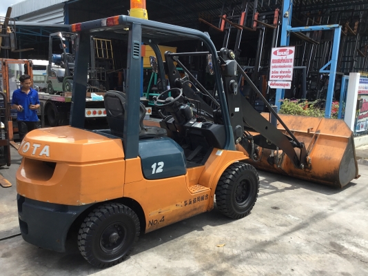 ขายรถโฟล์คลิฟท์มือสองนำเข้าจากประเทศญี่ปุ่นสำหรับตักยางพาราตักทะลายปาล์มตักหินทรายและของเก่า