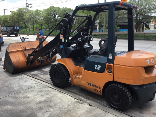 ขายรถโฟล์คลิฟท์มือสองนำเข้าจากประเทศญี่ปุ่นสำหรับตักยางพาราตักทะลายปาล์มตักหินทรายและของเก่า