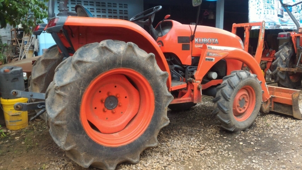 ขายรถไถ KUBOTA L3608 พร้อมดันหน้าคานบน เครื่องดี เกียร์ดี ไฮดรอลิกดี    พร้อมใช้งาน  ราคา 255,000 ราคาต่อรองได้ สนใจโทรคุยกันก่อนได้ครับ มีรถขนส่งบริการทั่วไทย ร้านสามย่านแทรคเตอร์ อ.แกลง จ.ระยอง โทร 0818618678 ,0899347475 id line=0818618678 id line=09173