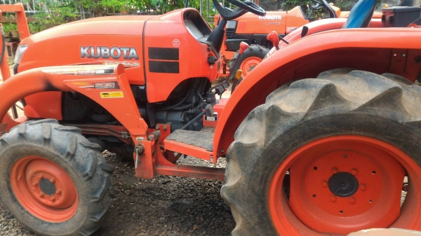 ขายรถไถ KUBOTA L3608 พร้อมดันหน้าคานบน เครื่องดี เกียร์ดี ไฮดรอลิกดี    พร้อมใช้งาน  ราคา 255,000 ราคาต่อรองได้ สนใจโทรคุยกันก่อนได้ครับ มีรถขนส่งบริการทั่วไทย ร้านสามย่านแทรคเตอร์ อ.แกลง จ.ระยอง โทร 0818618678 ,0899347475 id line=0818618678 id line=09173