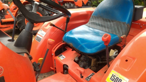ขายรถไถ KUBOTA L3608 พร้อมดันหน้าคานบน เครื่องดี เกียร์ดี ไฮดรอลิกดี    พร้อมใช้งาน  ราคา 255,000 ราคาต่อรองได้ สนใจโทรคุยกันก่อนได้ครับ มีรถขนส่งบริการทั่วไทย ร้านสามย่านแทรคเตอร์ อ.แกลง จ.ระยอง โทร 0818618678 ,0899347475 id line=0818618678 id line=09173