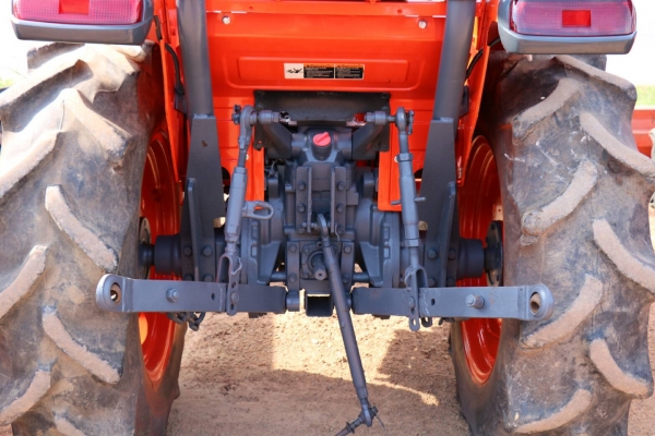 ขายรถไถ KUBOTA L3608 พร้อมดันหน้าคานบน เครื่องดี เกียร์ดี ไฮดรอลิกดี    พร้อมใช้งาน  ราคา 255,000 ราคาต่อรองได้ สนใจโทรคุยกันก่อนได้ครับ มีรถขนส่งบริการทั่วไทย ร้านสามย่านแทรคเตอร์ อ.แกลง จ.ระยอง โทร 0818618678 ,0899347475 id line=0818618678 id line=09173