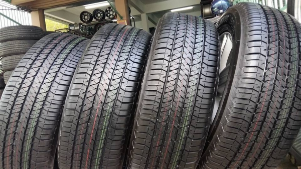 ขายล้อแม็กป้ายแดง dmax 18" พร้อมยางปี17สนใจติดต่อร้าน ก.เจริญการยางครับ 081-3747940