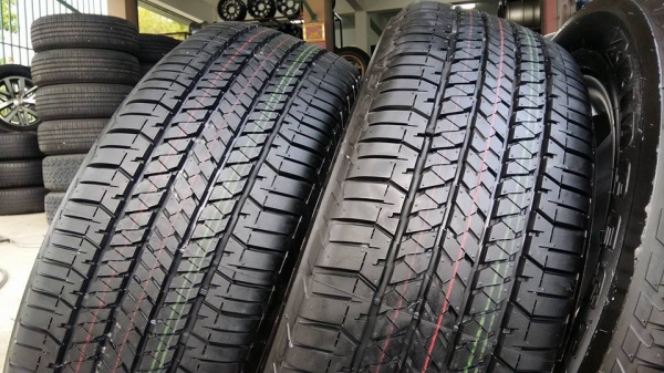 ขายล้อแม็กป้ายแดง dmax 18" พร้อมยางปี17สนใจติดต่อร้าน ก.เจริญการยางครับ 081-3747940