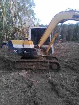 KOMATSU PC 60-6 KOMATSU PC 60-6