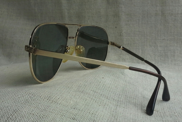 แว่นตาโคตรฝีมืออิตาเลียน ยุค &#039;80s โมเดลสุดหล่อ &#039;สี่เหลี่ยม - นักบิน&#039;  Vintage SAFILO Elasta handmade in Italy
