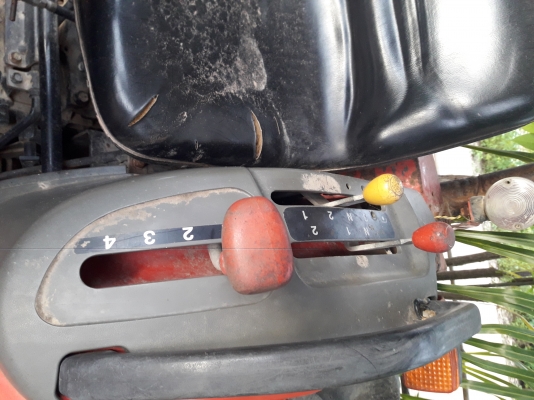 ขายรถไถยันม่ารุ่น F28 EX  ไมค์ 710 ชม. 0857389138