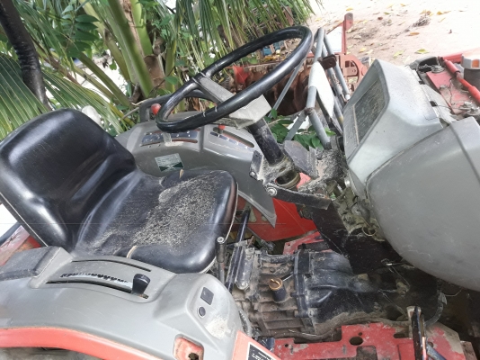 ขายรถไถยันม่ารุ่น F28 EX  ไมค์ 710 ชม. 0857389138